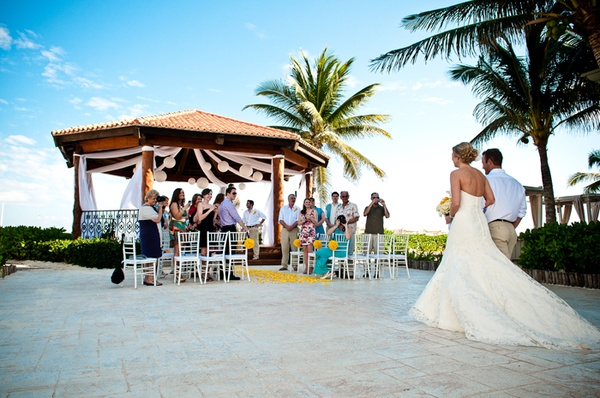 Three Things to Avoid at a Destination Beach Wedding