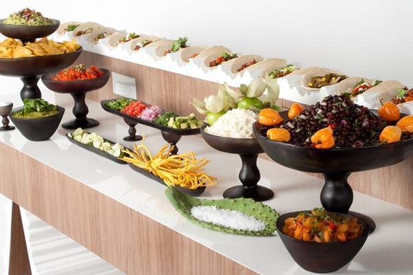 5 Delicious Reception Food Ideas for a DIY Wedding
