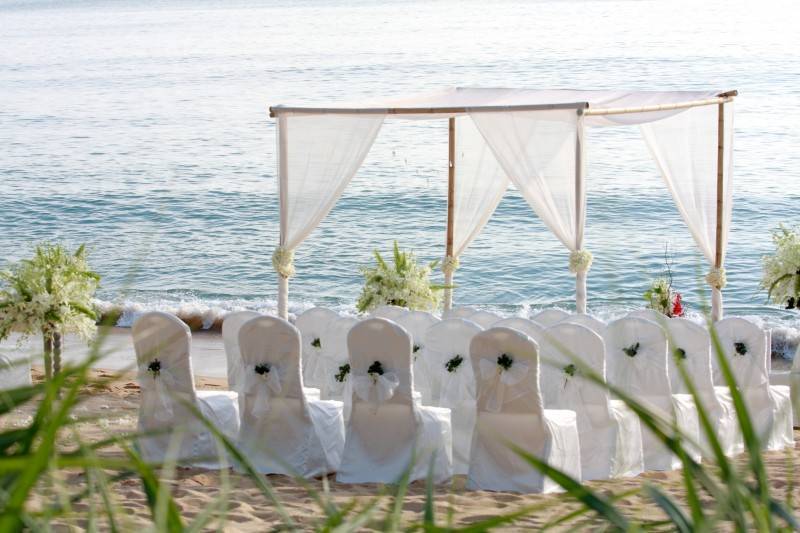 Cheaper Destination Beach Weddings: 5 Tips