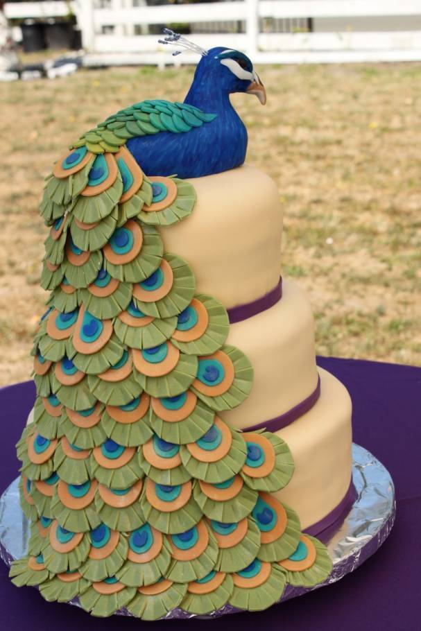 6 Unbelievable Peacock Wedding Cakes