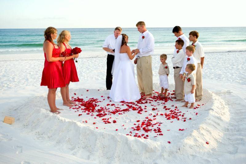 Gorgeous Valentine’s Beach Wedding Ideas