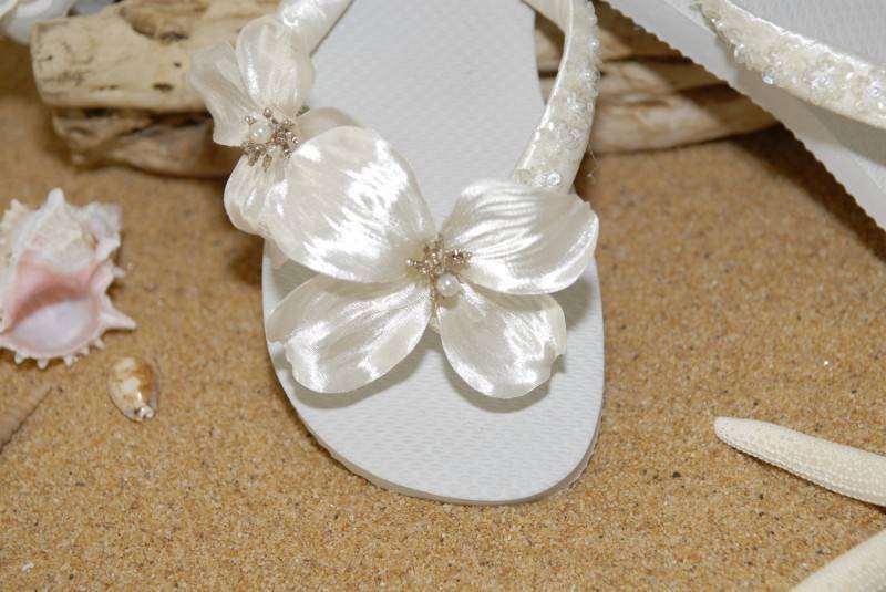 5 Accessories Every Beach Bride Needs