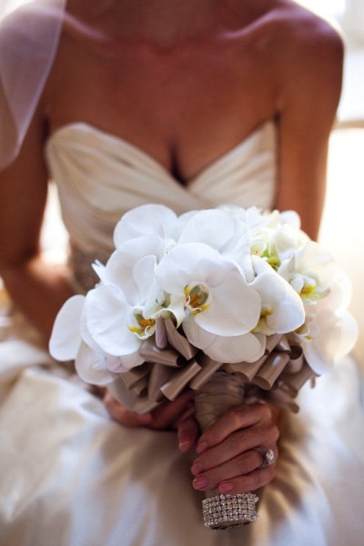 4 Exotic Flowers for Beach Brides and Their Meanings