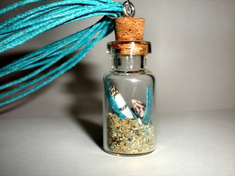 Beach “Message in a Bottle” Necklace Idea for Bridesmaids