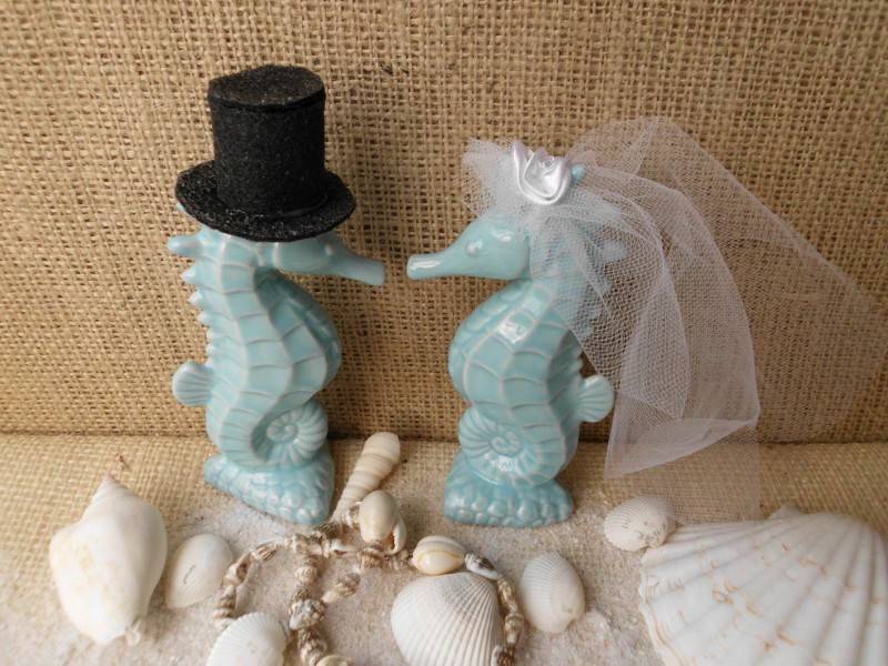 7 Clever Adorable and Hilarious Beach Wedding Cake Toppers