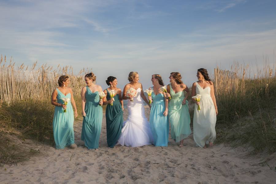 6 Unique Ways to Use Aquamarine in Your Beach Wedding