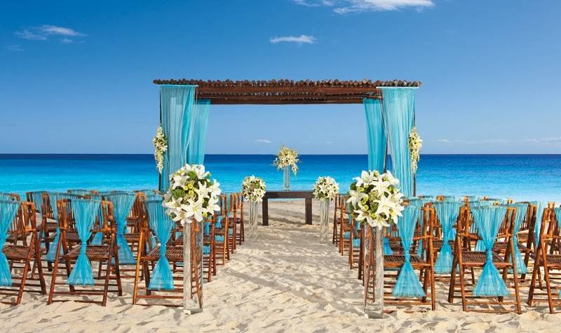 Is it Really Possible to Save Money with a Beach Destination Wedding?