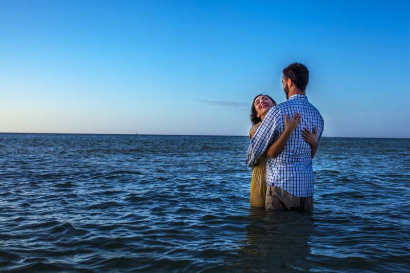 Gomez_Olson_Velvet_Crown_Photography_ecnaplesbeachsunsetpierengagement413_low