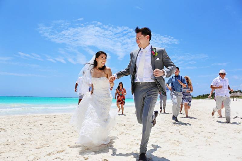 Stunning and Vibrant Beach Wedding in Mexico