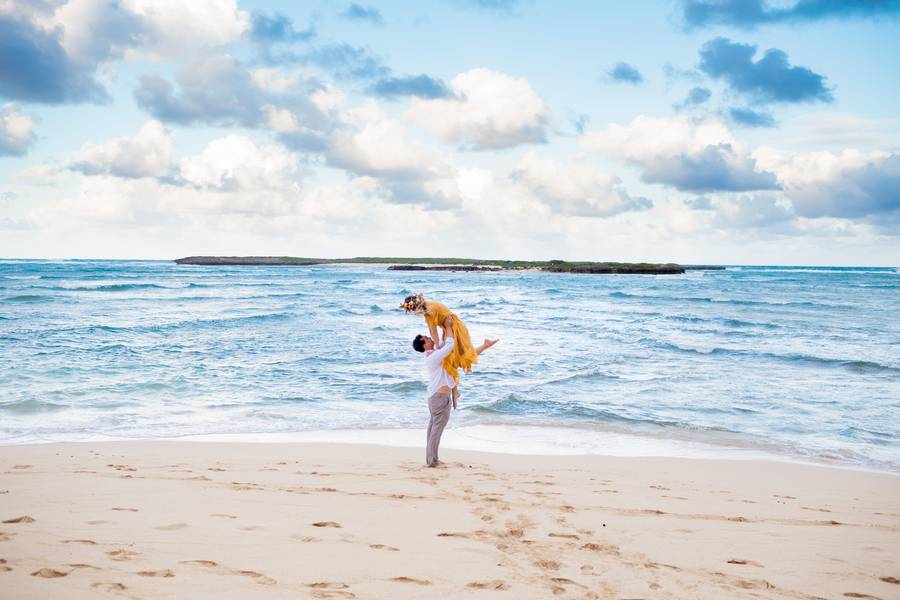 Amazing Beach Wedding and Engagement Photos