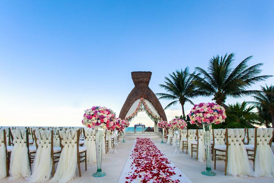 Stylish Oceanside Wedding