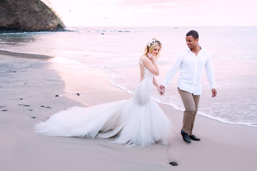 Chic Beach Wedding in Costa Rica