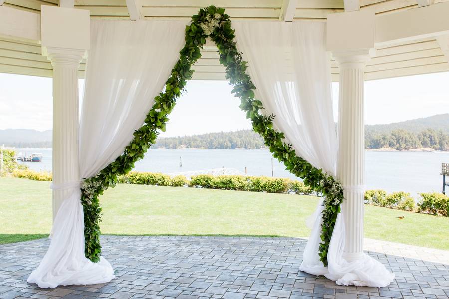 Beach Front Wedding on Vancouver Island