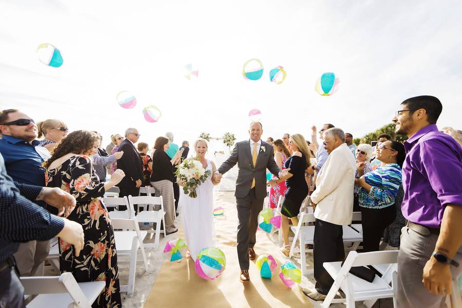 Minimalistic Wedding by the Oceans Edge