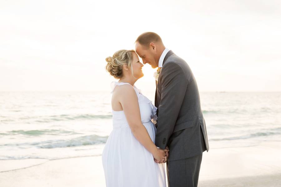 Minimalistic Wedding by the Oceans Edge