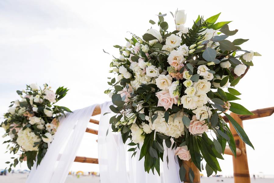 Minimalistic Wedding by the Oceans Edge