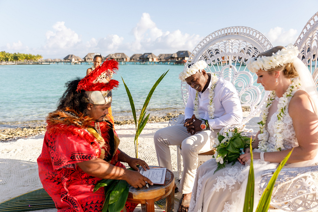 Sunset Elopement in French Polynesia