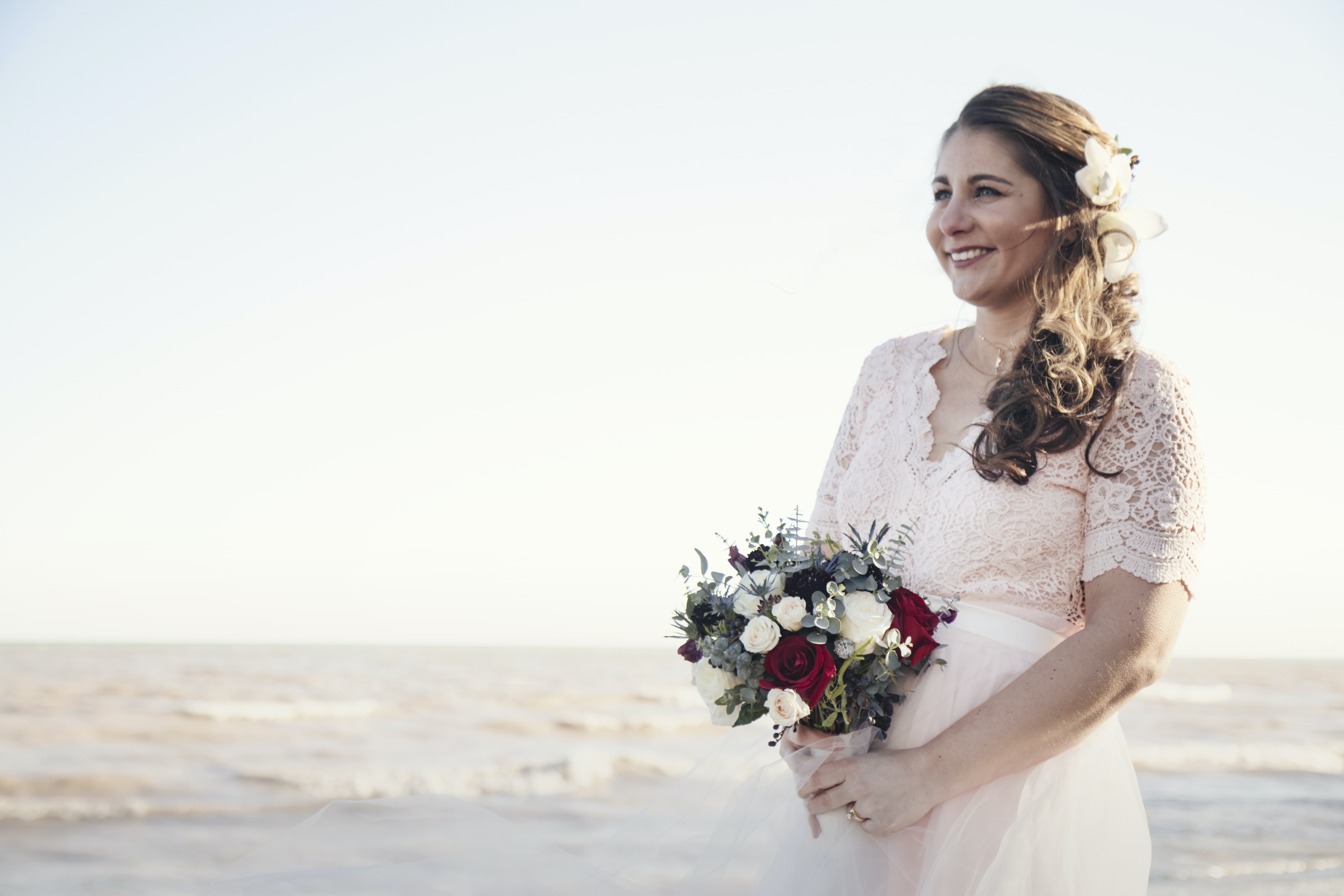 How to Pick the Best Bridal Bouquets for Every Beach Brides Dream Day?